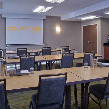Отель Courtyard By Marriott Indianapolis Castleton Экстерьер фото