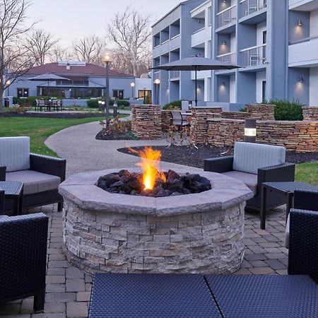 Отель Courtyard By Marriott Indianapolis Castleton Экстерьер фото