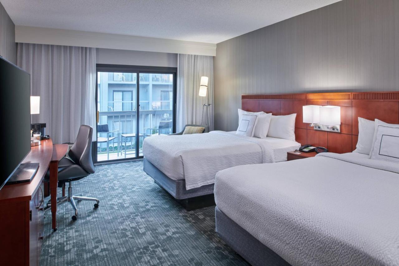 Отель Courtyard By Marriott Indianapolis Castleton Экстерьер фото