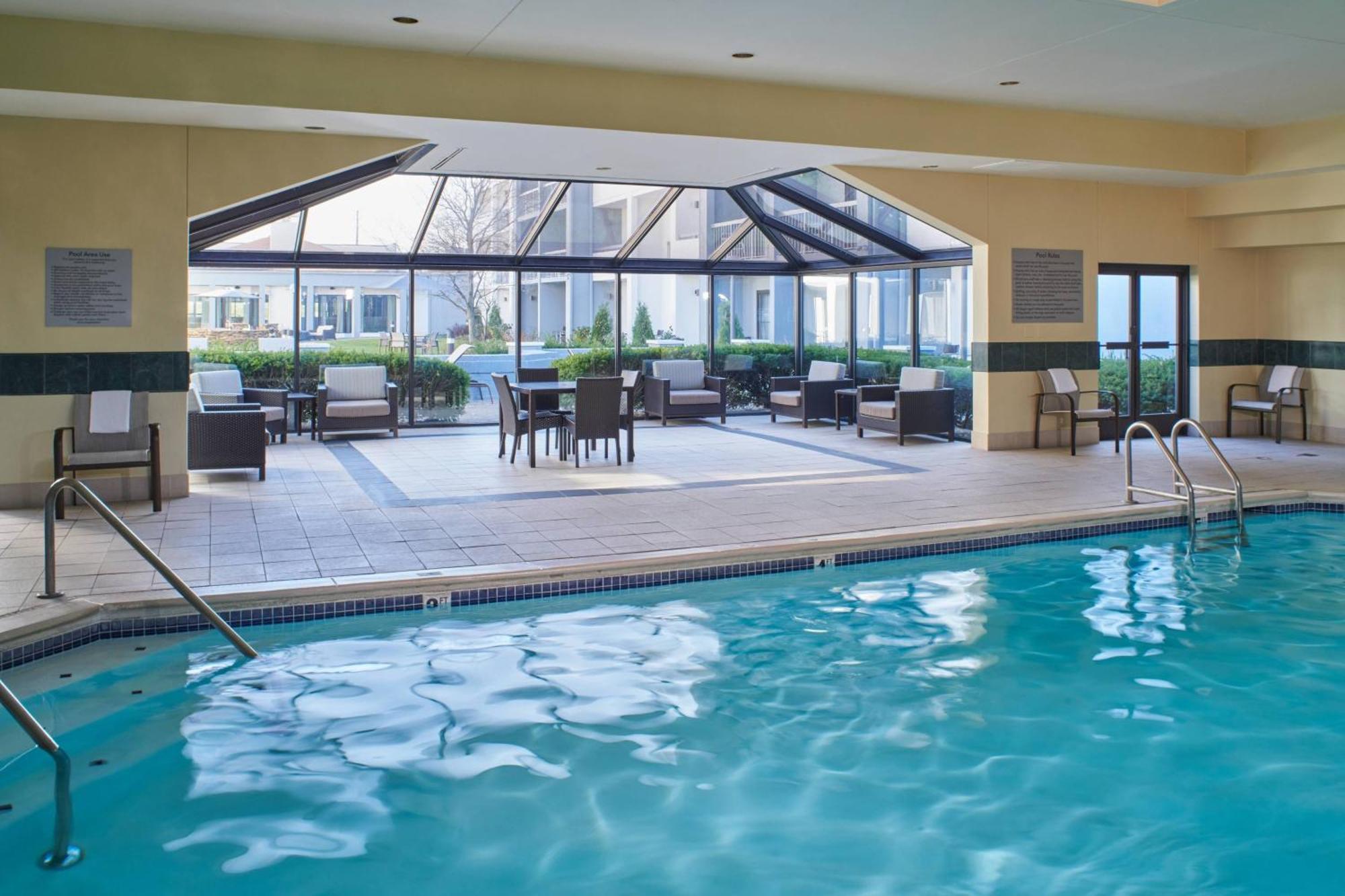 Отель Courtyard By Marriott Indianapolis Castleton Экстерьер фото