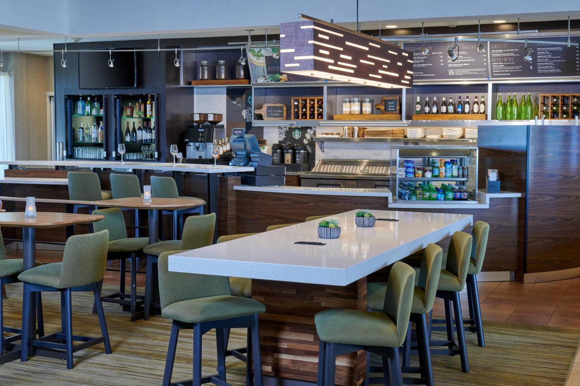 Отель Courtyard By Marriott Indianapolis Castleton Экстерьер фото