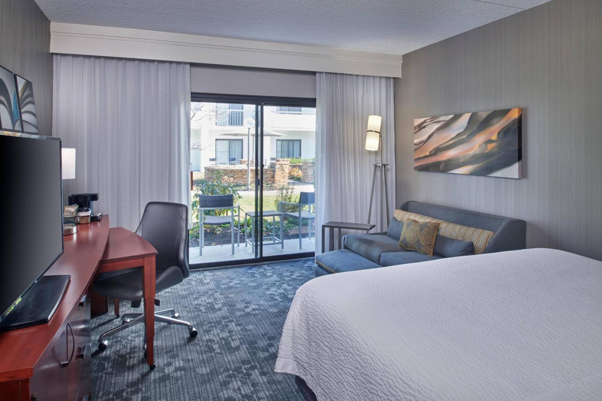 Отель Courtyard By Marriott Indianapolis Castleton Экстерьер фото