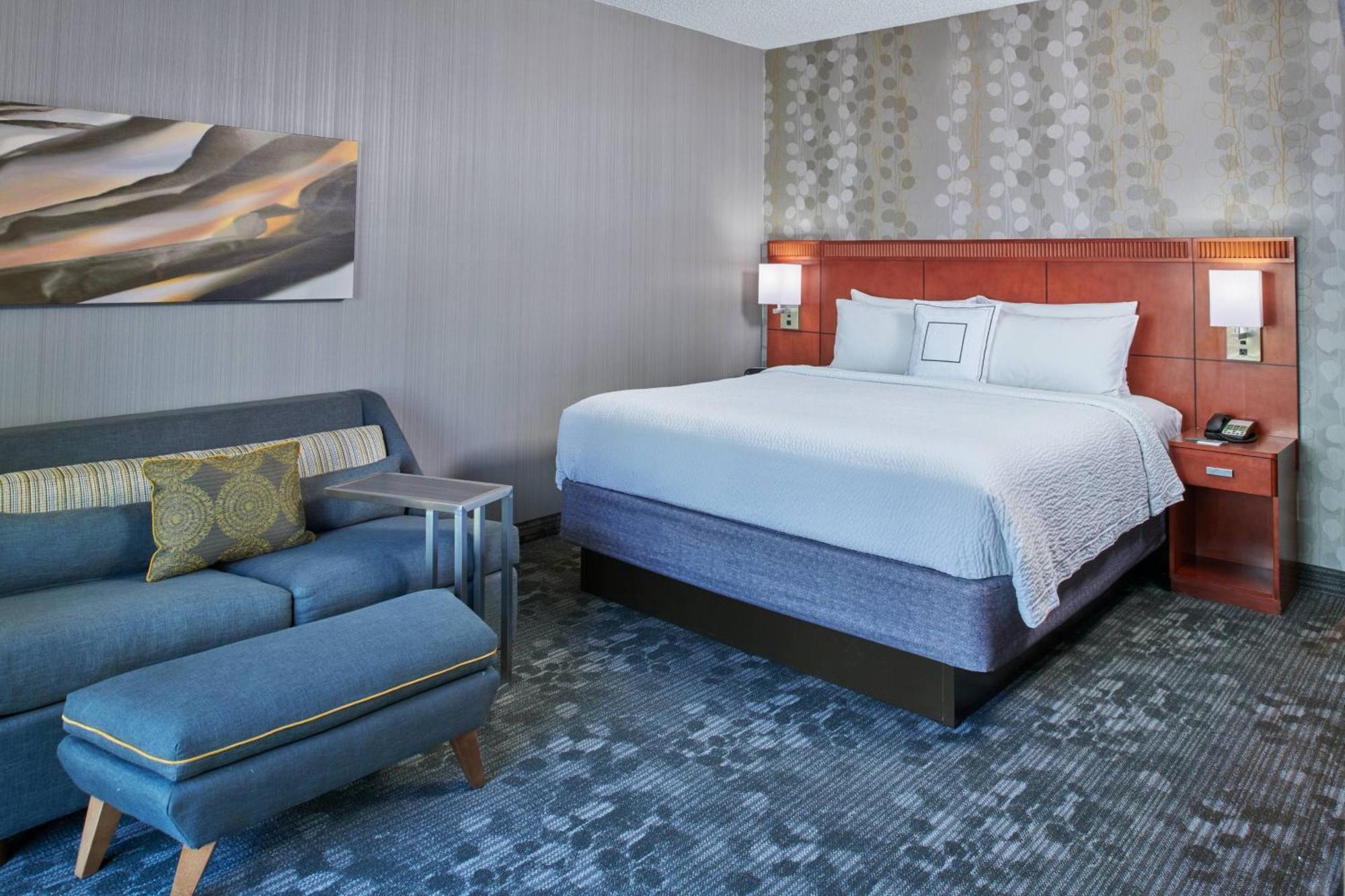 Отель Courtyard By Marriott Indianapolis Castleton Экстерьер фото